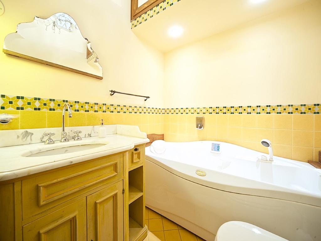 Charming Trastevere Apartment Roma Ngoại thất bức ảnh